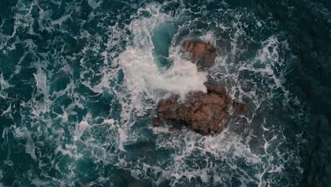 Crohy-Head-En-Donegal-Irlanda-Olas-Del-Océano-Sobre-Rocas