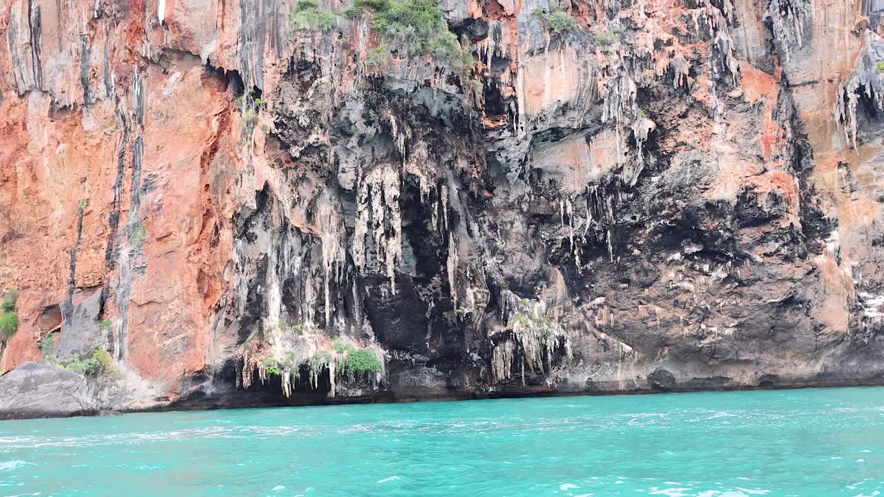Incredibili formazioni rocciose e acqua turchese