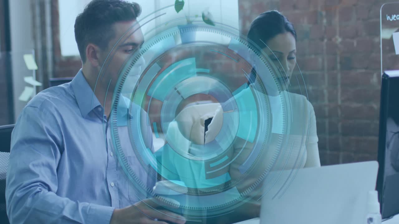 animación de escaneo de alcance sobre diversas personas de negocios en la oficina