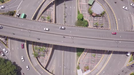 Slow-descending-shot-of-roundabout-with-big-traffic-in-summer-day