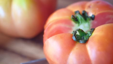 cutting tomatoes