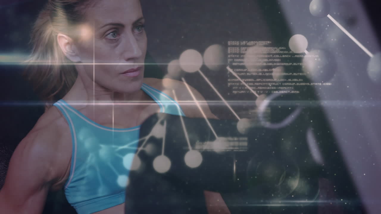 animación de la hilera de adn y procesamiento de datos sobre una mujer fuerte haciendo ejercicio