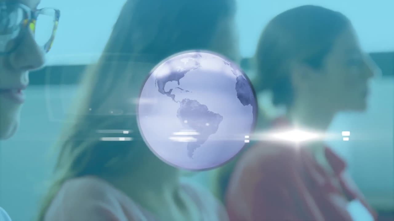 사무실 에서 일 하는 여성 사무실 동료 들 의 팀 에 대항 하여 회전 하는 지구 와 빛 의 점