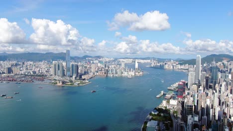 Vista-Aérea-Del-Horizonte-De-La-Bahía-De-Hong-Kong-En-Un-Hermoso-Día