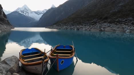 panoramic-of-laguna-paron-Pyramid-Mountain-reflection-on-still-water-Andean-Cordillera-in-Peru-Huascaran-National-Park,-romantic-mountains-lovely-landscape