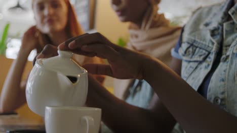 Young-adult-female-friends-hanging-out-in-a-cafe