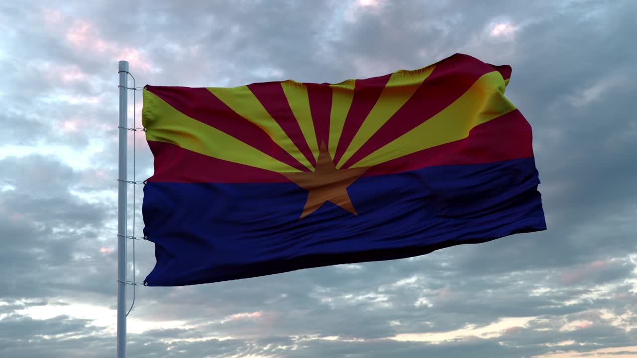 bandera realista de arizona ondeando en el viento contra el cielo profundo dramático. 4k uhd 60 fps cámara lenta