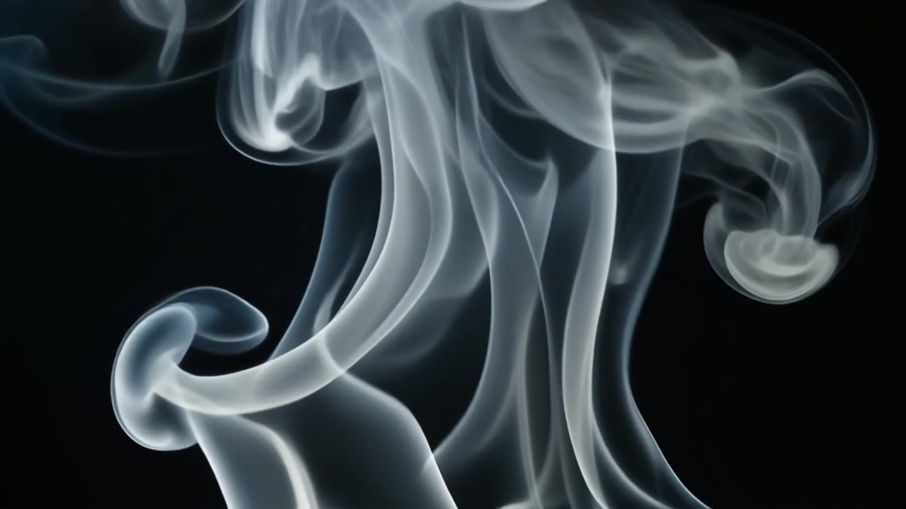 Abstract Fumo bianco che gira su uno sfondo nero