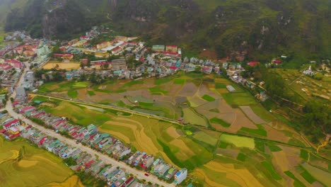 Reisterrassen-Rund-Um-Die-Stadt-Dong-Van-Im-Geopark-Dong-Van-Karstplateau