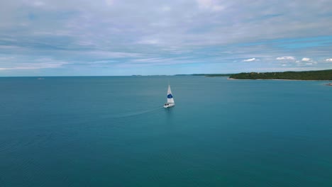 Velero-En-Istria,-Croacia