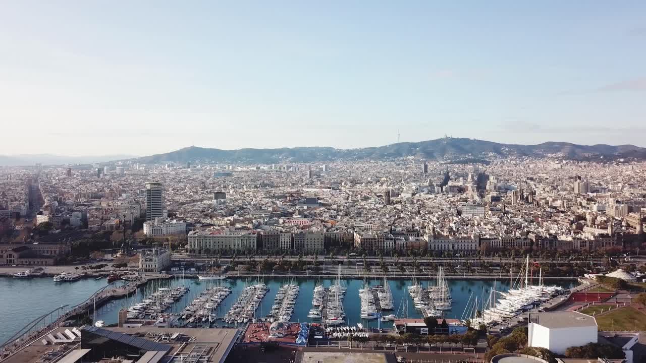 바르셀로나 도시 풍경 과 항구 의 공중 사진