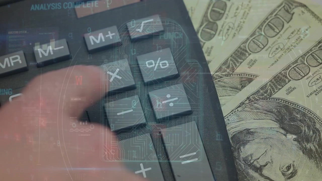 Animazione di elaborazione dati su calcolatrice e banconote