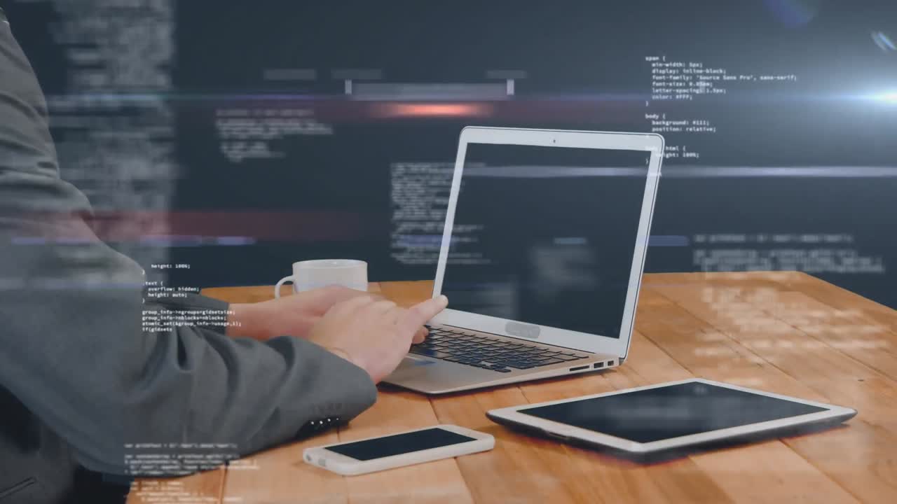 프로그램 코드 와 노트북 을 사용하는 사업가