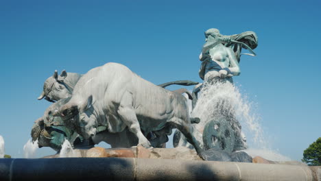 Gefion-brunnen---Ein-Brunnen-In-Der-Nähe-Des-Hafens-In-Kopenhagen-Die-Skulpturale-Komposition-Des-Brunnens