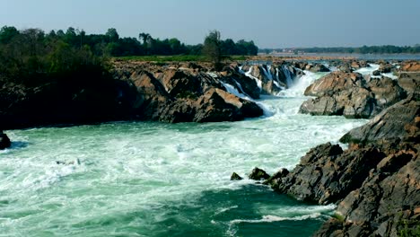 4K-landscape-shots-of-waterfalls-streaming-in-line-with-the-rocks,-showcase-an-effect-of-cinematic-feel-and-relaxing-atmosphere