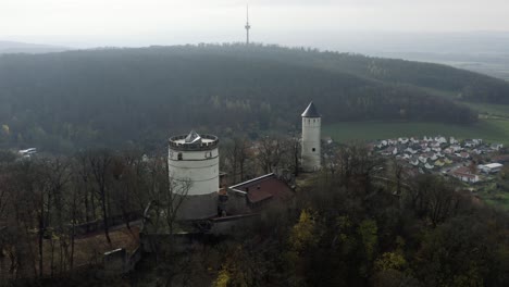 el castillo de cuento de hadas burg plesse en bovenden cerca de göttingen goettingen al amanecer, baja sajonia, alemania