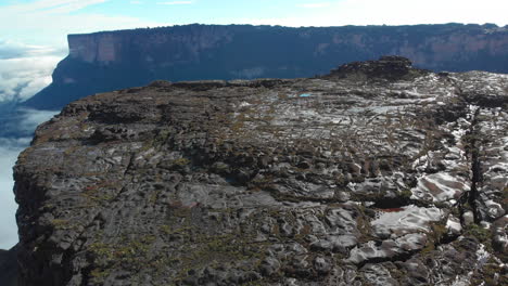 Stunning-Landscape-Of-Mount-Roraima---A-Table-top-Mountain-In-Venezuela,-South-America