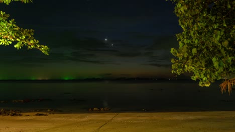 Zeitraffer-Von-Tag-Zu-Nacht-In-Koh-Jum-Golden-Pearl-Beach,-Thailand