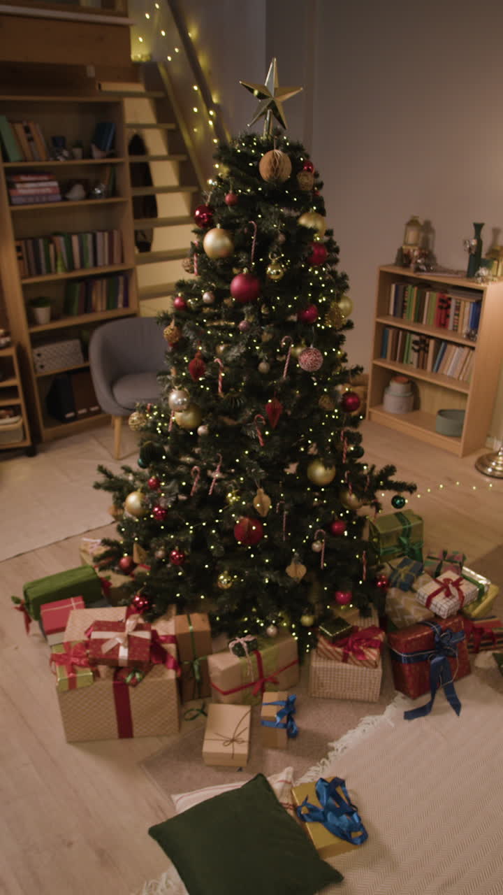 Árbol de Navidad y regalos