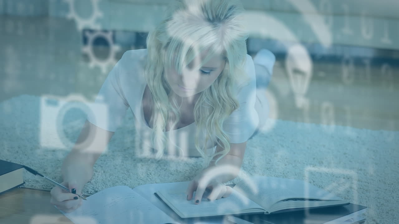 анимация цифровых икон, сеть соединений через студентку, делающую заметки из дома