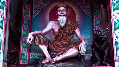 Statue-of-sitting-hermit-and-black-panther-in-Tiger-Cave-temple,-Krabi