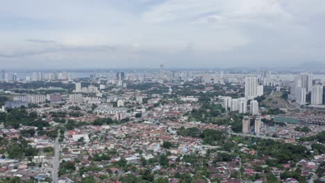 Draufsicht-Georgetown,-Penang,-Kamerafahrt,-Hoher-Engel,-Keine-Menschen,-Schöne-Skyline,-Tageslicht