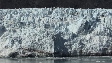 vista del glaciar margerie en el parque nacional y reserva de la bahía de los glaciares, alaska