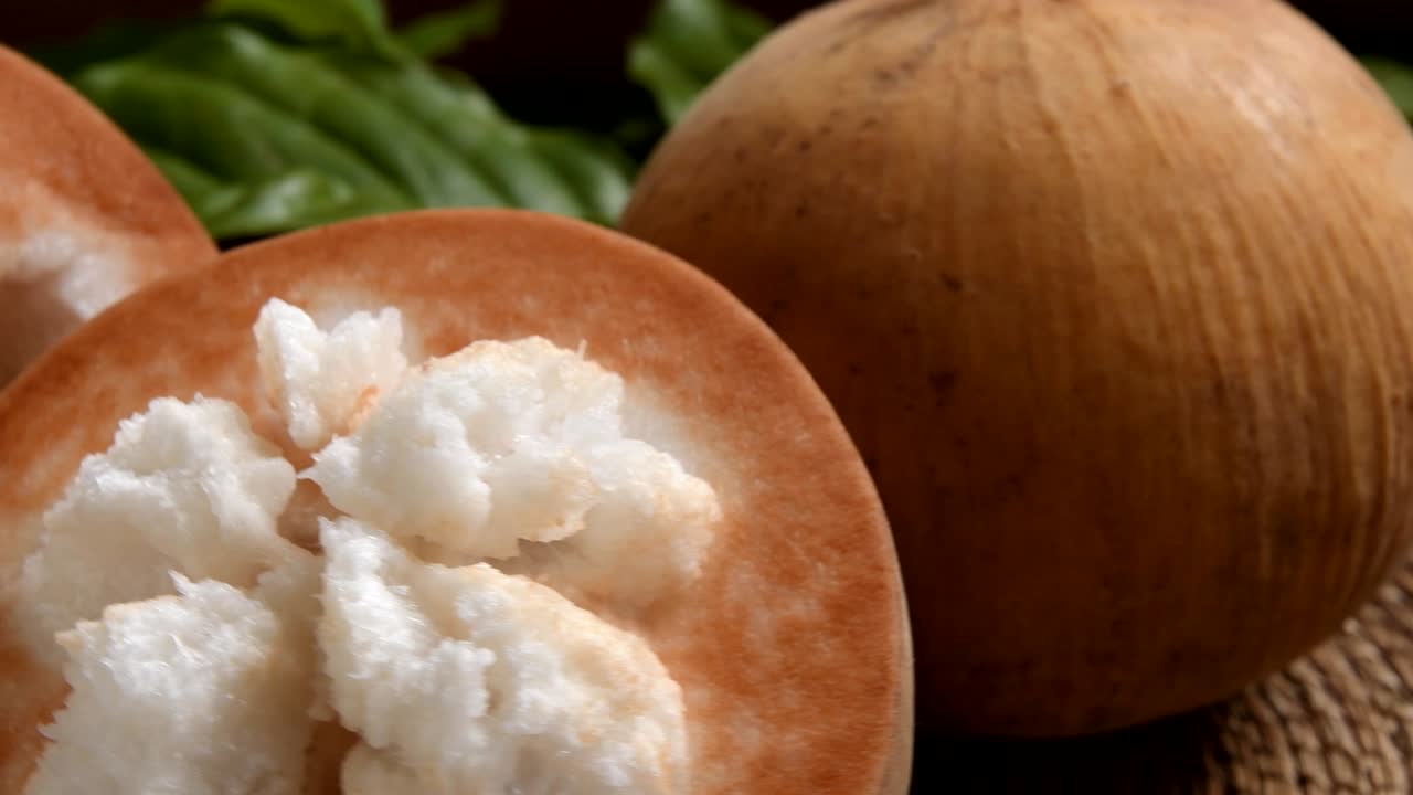 el santol amarillo es una fruta tropical de tailandia.