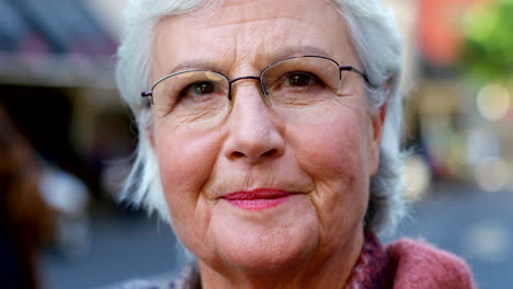 Portrait-of-a-senior-woman-wearing-glasses