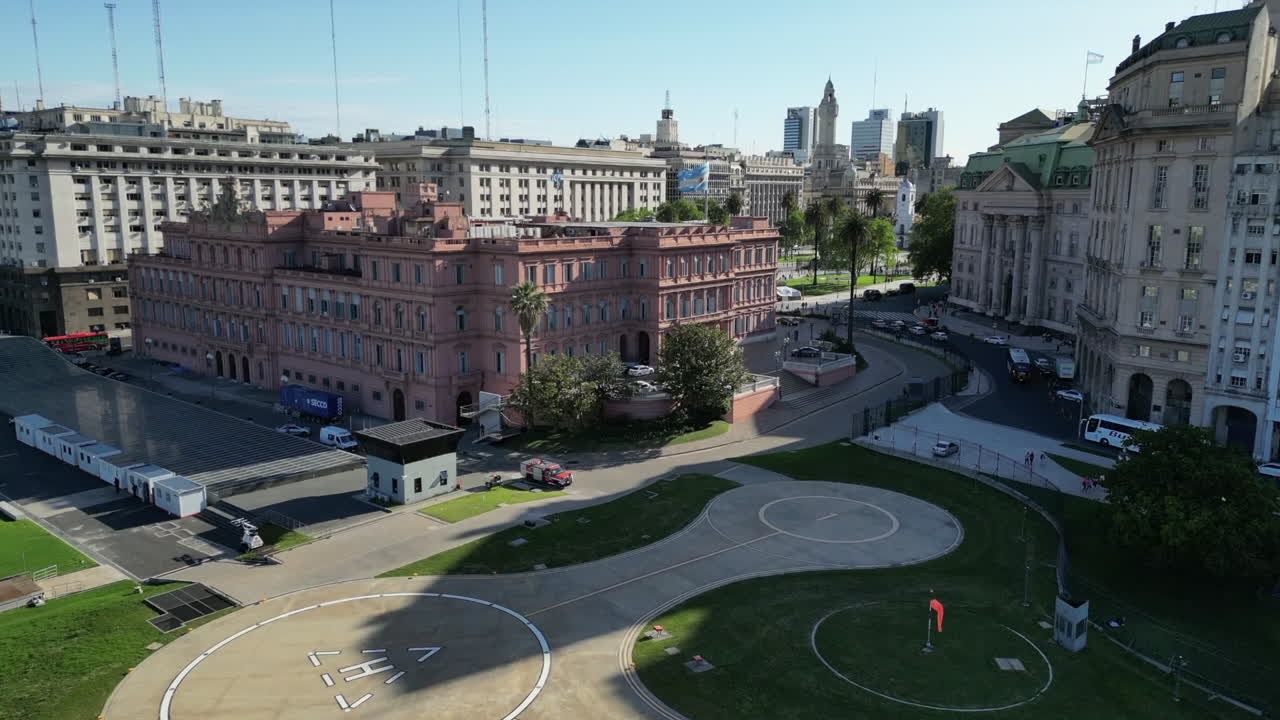 Push in movement over the Important presidencial building The Pink House &amp;quot;Casa Rosada&amp;quot; at Argentina's downtown