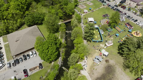 Drone-Fly-Over-Kid-Zone-Rides-And-Activities-During-Dogwood-Festival-In-Siloam-Springs,-Arkansas,-USA