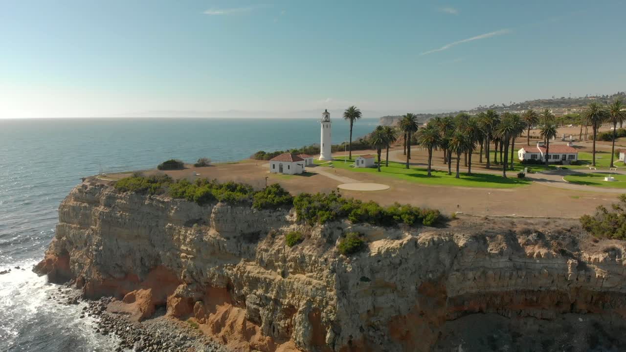 vista aérea del faro en palos verdes, california