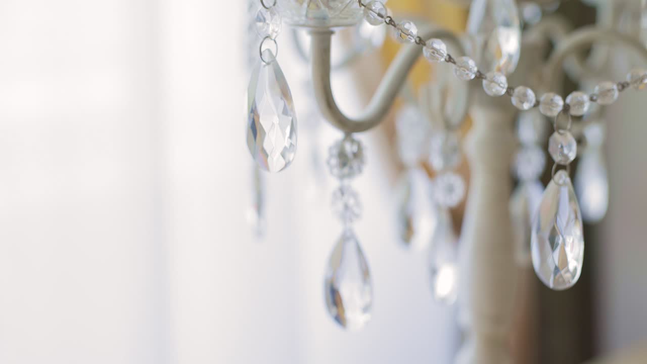 candelabro de lujo en la sala de estar