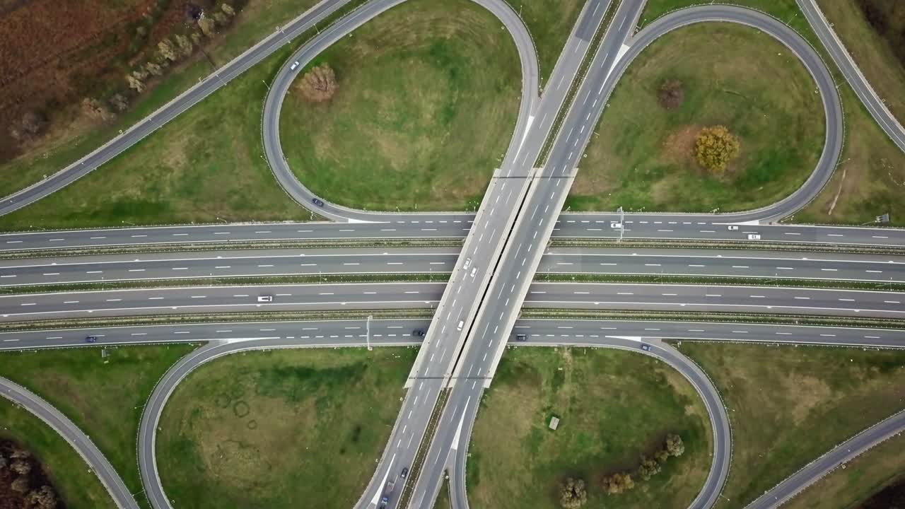 고속도로 교차로의 아름다운 공중상경