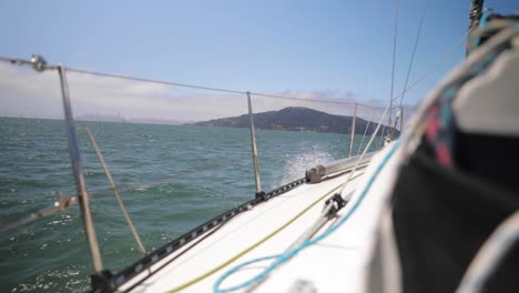 Bay-are-sailing-in-san-francisco