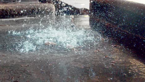 procesos de fábrica, lavado, limpieza del área del taller, agua en cámara lenta