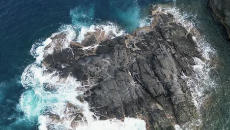 Foamy-Waves-Splashing-On-Rocky-Shore-Of-A-Beach-In-Baras,-Catanduanes,-Philippines---aerial-top-down