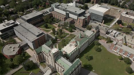 Vista-De-Los-Tejados-De-La-Luz-Del-Día-Del-Campus-De-Loyola-Concordia-University-En-Montreal-Quebec,-Canadá