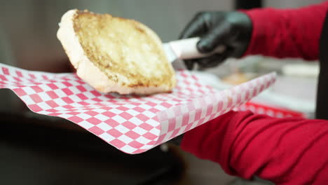 Bollo-A-La-Parrilla-O-Tostado-Para-Un-Sándwich-Secundario---Serie-De-Camiones-De-Alimentos