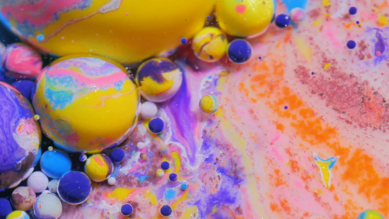 arte líquido abstracto colorido con burbujas