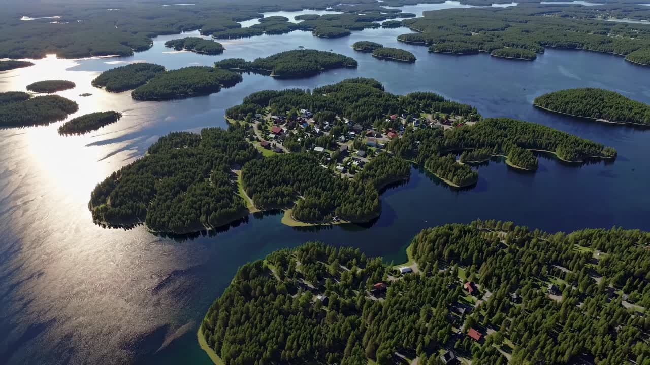 Vista aerea di un pittoresco villaggio sull'isola