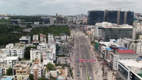 la antigua autopista de mumbai atraviesa el hermoso escenario de regiones como pune, solapur, hyderabad y suryapet.