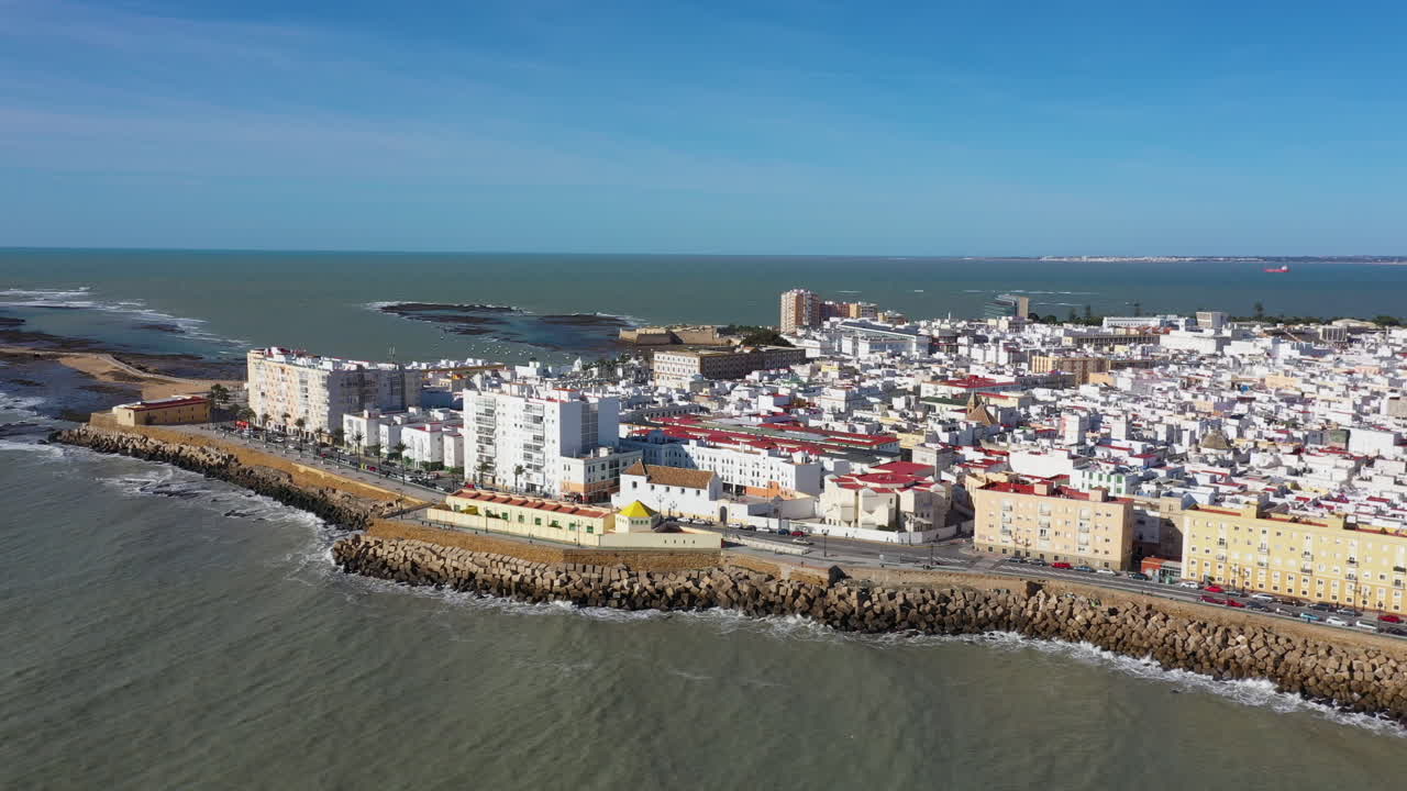 mar del vendaval cádiz fotografía aérea de la ciudad histórica de españa