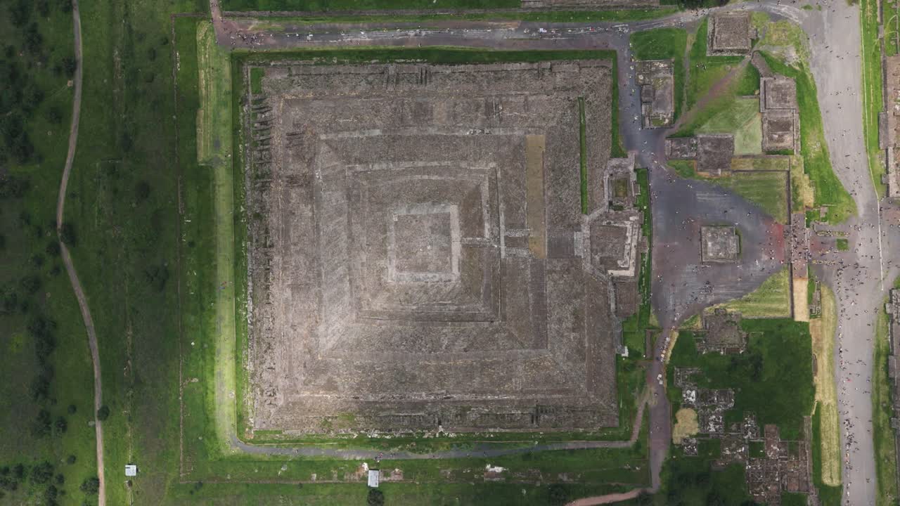 Bird's-eye shot of the Pyramid of the Sun, Mexico