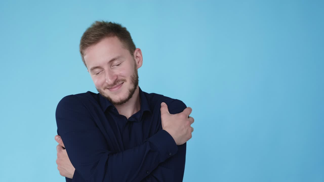 사랑 자기 지원 돌봄 포옹 남자 gif 루프