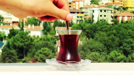 Bebiendo-Té-Turco-En-El-Café-Istanbul-5