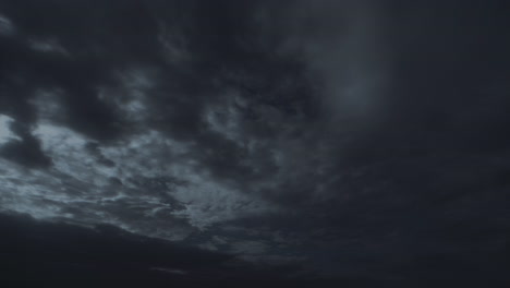 nubes de tormenta reales épicas con relámpagos.