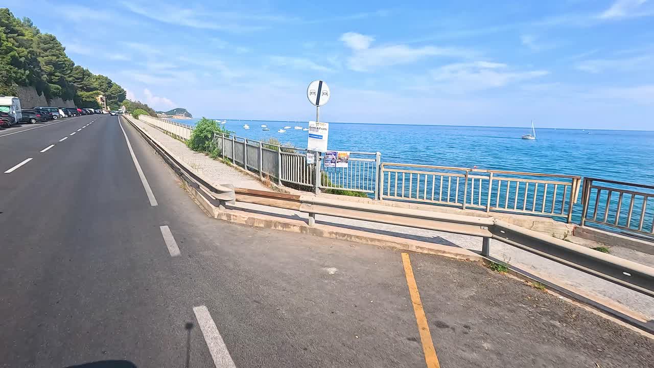 아름다운 바리고티 해안선을 따라 드라이브