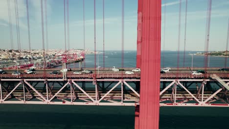 el puente del 25 de abril en lisboa (portugal)