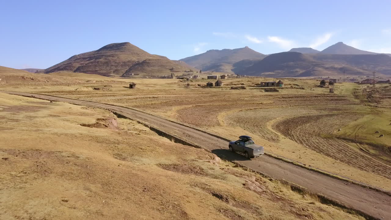 많은 사람들이 가지 않은 곳으로 가세요.